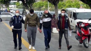 Sokağa çıkma kısıtlamasında çaldıkları motosikletle gezerken yakalandılar