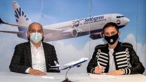 SunExpress, DJ Burak Yeter'in hava yolu partneri oldu