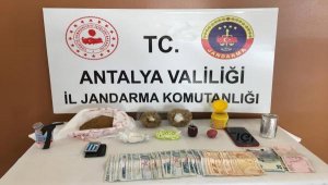 Turistlere uyuşturucu satan şüpheli yakalandı