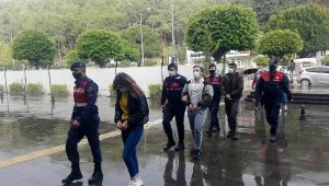 Turistlere uyuşturucu satanlara şok baskın