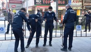 Yaya trafiğinin olduğu cadde, 3 bin 500 kişi ile sınırlandırıldı
