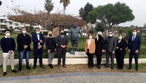 Anavatan Partisi'nden Özal'ın heykeline maske takılmasına tepki
