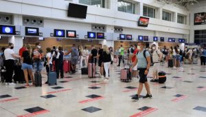 Antalya'ya havayoluyla gelen- giden toplam yolcu sayısı 10 milyon