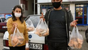 Doğadan topladıkları mantarları satıyorlar