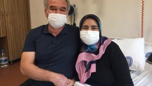 Dört çocuğunun annesi, 33 yıllık eşini böbreğiyle hayata bağladı