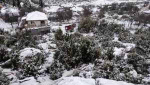 Döşemealtı'nda kar etkili oldu