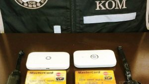 Ehliyet sınavında kopya çekmeye çalışan 2 kişi gözaltına alındı