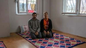 Evi su basınca, taksitleri yeni biten eşyaları çöpe gitti