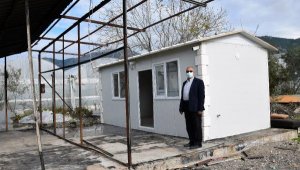 Evi yanan kadına konteyner ev