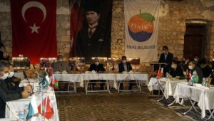 Finike'de, belediyeye ait işyerlerinde kira ödemeleri ertelendi