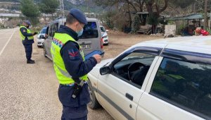 Finike'de cep telefonu ve emniyet kemeri denetimi