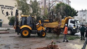 Fırtına nedeniyle dünyaca ünlü sahilde 5 metrelik dalgalar oluştu