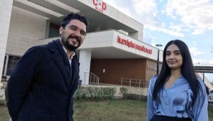 İlk seslendirme dekan yardımcısından, devamı oyunculardan