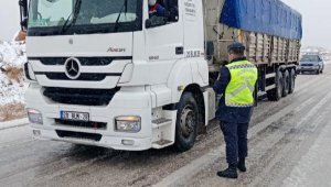 Jandarmadan kış lastiği uygulaması