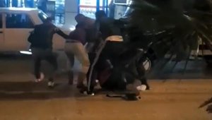 Kaza sonrası tartıştıkları motosiklet sürücüsünü dövdüler