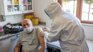Kepez'in huzurevi sakinlerine Covid-19 aşısı