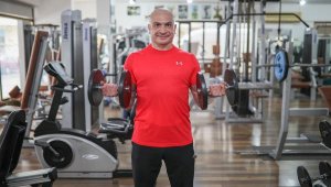 Kiloları verdi, lisanslı fitness sporcusu oldu