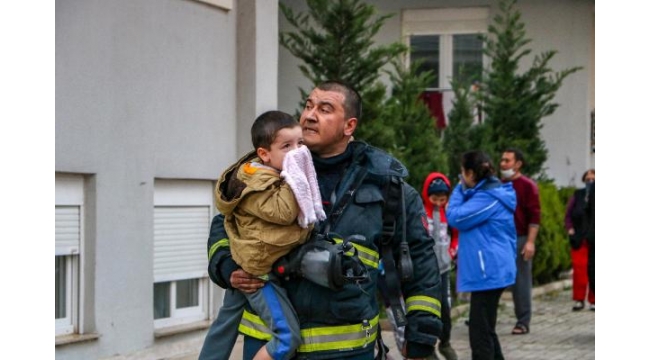 Kiracı 'Allah belanızı versin' yazılı not bırakıp evini yaktı, 3 kişi dumandan etkilendi