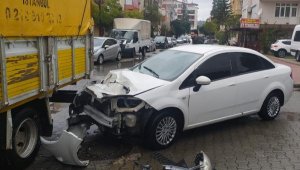 Manavgat'ta maddi hasarlı kaza
