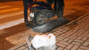 Motosiklet ile otomobil çarpıştı: 1 yaralı