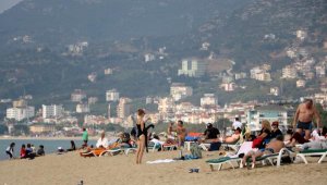 Ocak ayında yazdan kalma günlerin tadını turistler çıkardı