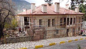 Tarihi konakta tarihi el yazmaları bulundu