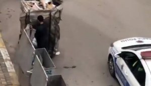 Trafik polisleri, kumanyalarını kağıt toplayıcısına verdi