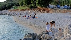 Turistlerin kısıtlamada deniz keyfi