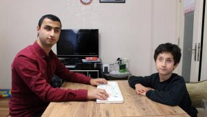 Yakıştır kardeşler, dünyayı parmaklarıyla keşfetti