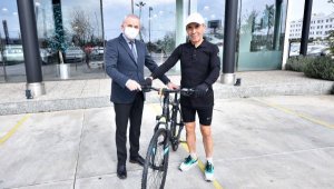 'Demir Adam'a, fitness bisiklet hediyesi