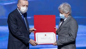 'Trafik Medya Yüzü' Prof. Dr. Özkan'a, Cumhurbaşkanı Erdoğan'dan ödül
