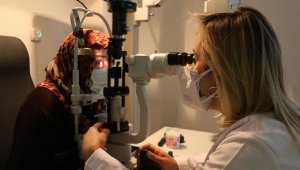 AK Parti'li doktor vekilden göz muayenesi