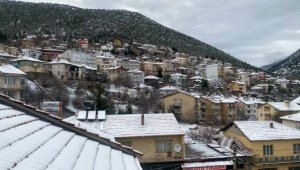 Akseki'ye mevsimin ilk karı yağdı