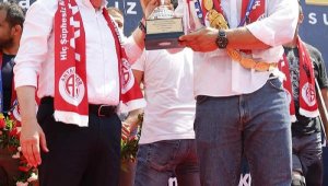 Ali Gürbüz, Antalya Büyükşehir Belediyesi ile yollarını ayırdı