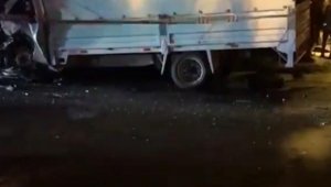 Antalya'da kamyonetle otomobil kafa kafaya çarpıştı: 2 ölü