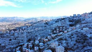 Antalya'nın yüksek kesimlerine kar yağdı