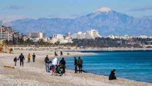 Antalya'nın yüksek kesimlerine kar yağdı