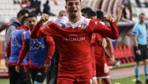 Antalyaspor'da Gökdeniz parlamaya devam ediyor