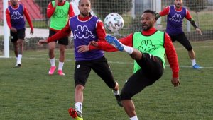 Antalyaspor'da Ufuk sakat, Hakan cezalı