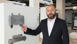 Balkonda kurulan panelle güneşten elektrik enerjisi