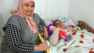 Belden aşağısı felç olan Feride'nin tek isteği salıncakta sallanmak