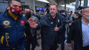 Beşiktaş'a Antalya'da coşkulu karşılama