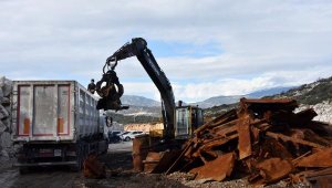 Çalışmaların sürdüğü batık gemide 1200 ton demir ekonomiye kazandırılacak