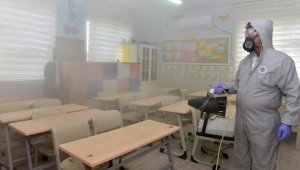 Kepez'de okullar dezenfekte edildi