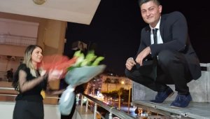 Kız isteyeceği eve eşya taşıma asansörüyle balkondan girdi