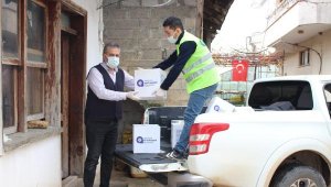 Kumluca'da karantinadaki mahalleye gıda yardımı