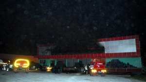 Manavgat'ta sebze meyve deposunda yangın çıktı