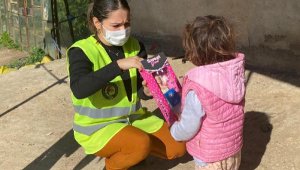 Minik kızlara belediyeden yardım eli