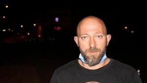 Oturduğu binanın görevlisine 'fakirlik iğrençtir' diye hakaret eden öğretmene 5 ay hapis