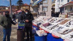Pazarda soba kurup ısındılar